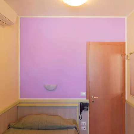 מלון Arco Romana 3*