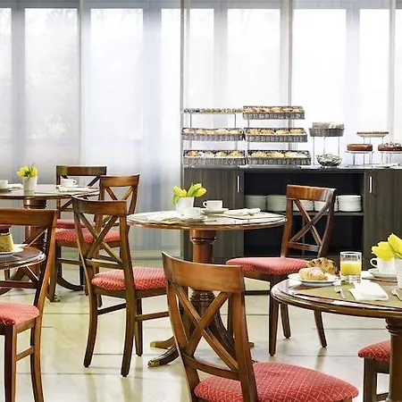 Unaway & Quark Due Apartmanhotel 4*