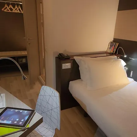 Genius Downtown Отель 3*