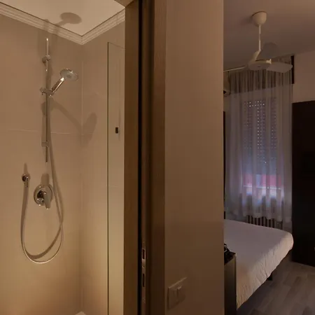 Genius Downtown 3*