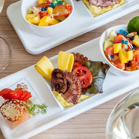 Отель Doubletree By Hilton 4*