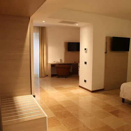 Metro Hotel