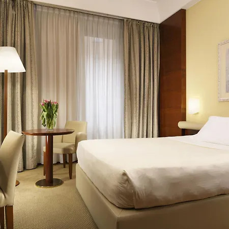 Hotel Una Cusani 4*