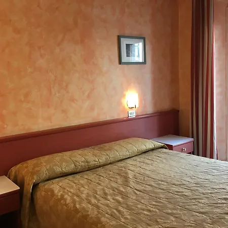 Hotel Aurora *