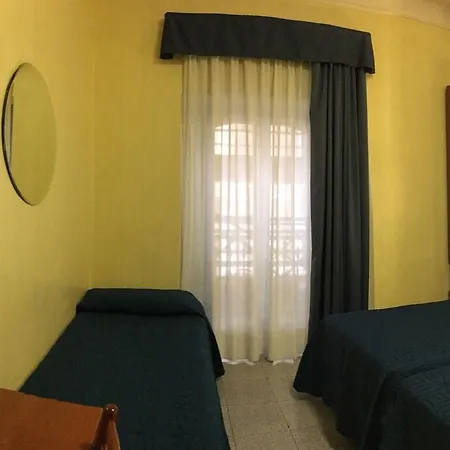 Aurora Hotel *