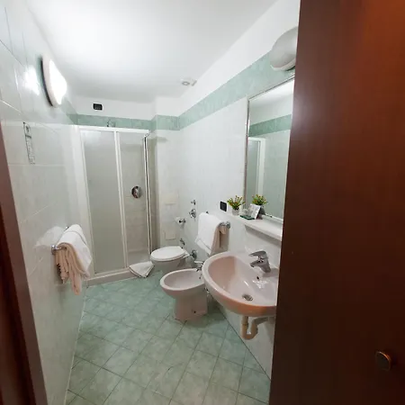 The Hotel 2*