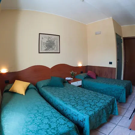 Hotel The 2*