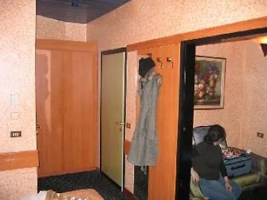 Mentana, By R Collection 4* Milano