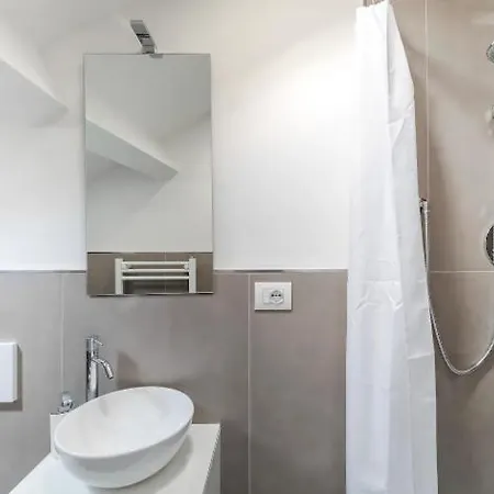 Sammartini Nice Attic Apartman *