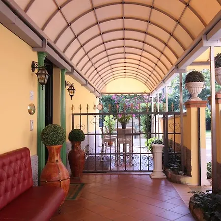 Отель Charly