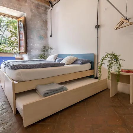 Un Posto A - All'interno Di Cascina Del 700 * Milan