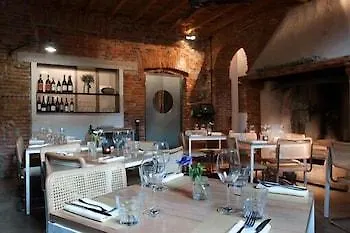 Un Posto A - All'interno Di Cascina Del 700 3* Milan