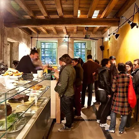 Un Posto A - All'interno Di Cascina Del 700 * Милан