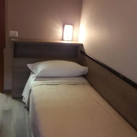 Salus Hotel *