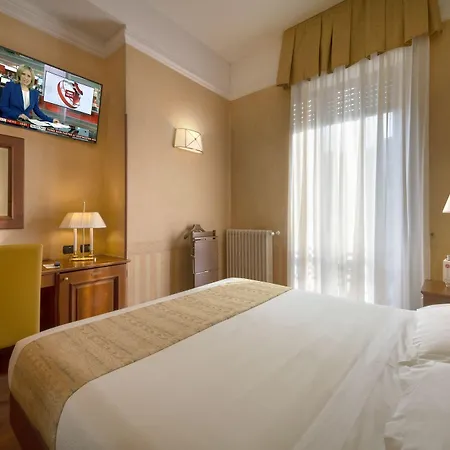Lancaster Hotel 3*