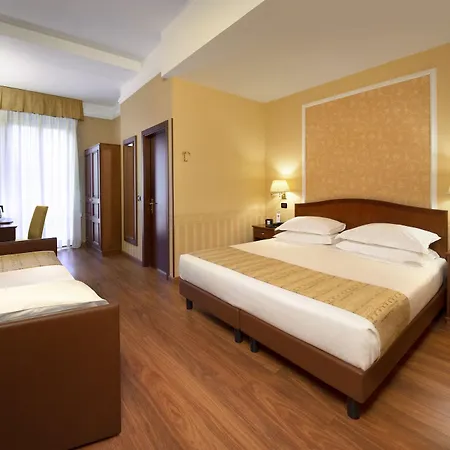 Lancaster Hotel 3*