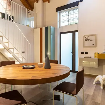 Mav - Design In Porta Romana Apartment