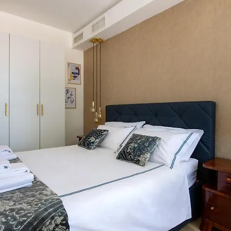 Madeleine - Arco Della Pace Apartment *