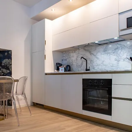 Madeleine - Arco Della Pace Mailand