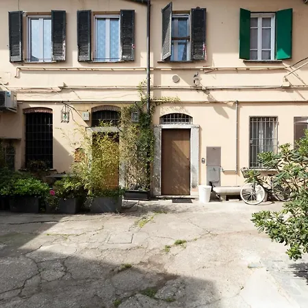 Bohemian Navigli Apartment Milan