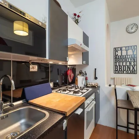 Navigli Apartment- Hosted By Sweetstay * Milan