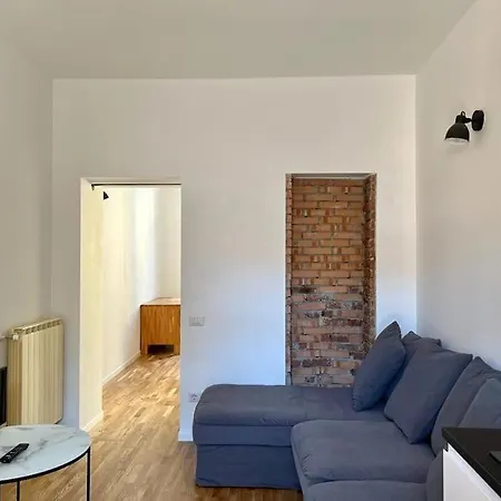 Queen House * Milan