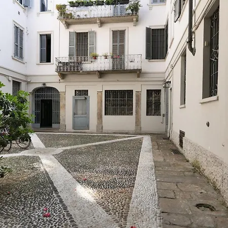 Charming 5 Vie Apt. Center Mediolan