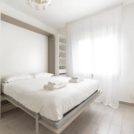 Guesthost - Piazza Tripoli Bright Apartamento Milán