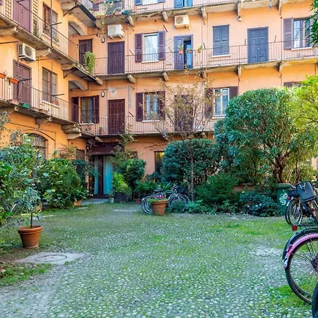 Porta Ticinese Colorful Apartment! *