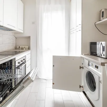 Guesthost - Piazza Tripoli Bright Apartamento *