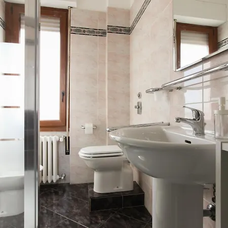 Apartment New Fashion District, 3 Bdrs - 30 Minutes From Linate With New Subway Milan