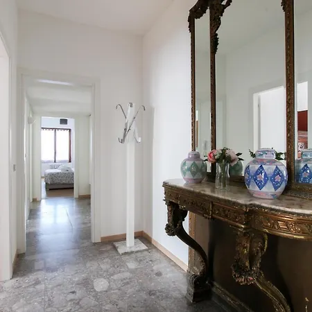 Apartment New Fashion District, 3 Bdrs - 30 Minutes From Linate With New Subway Milan