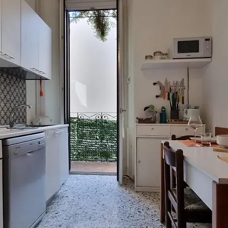 Altido Homey Flat With Balcony In Historical Centre