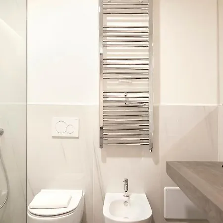 Prestige Boutique -piazza Duomo 4* Milánó