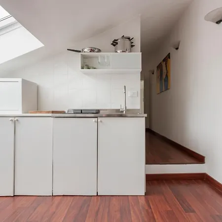 2 Bedroom 2 Bathroom Apt - Duomo 2 Daire Milano