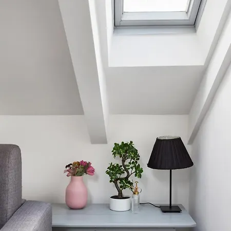 1 Bedroom & 1 Living Apt - Duomo 7 * Milan