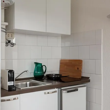 1 Bedroom & 1 Living Apt - Duomo 5 Apartment Milan