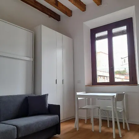 Flat In Milano, Porta Romana شقة ميلان