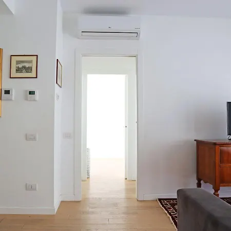 Porta Romana Elegant Apartment