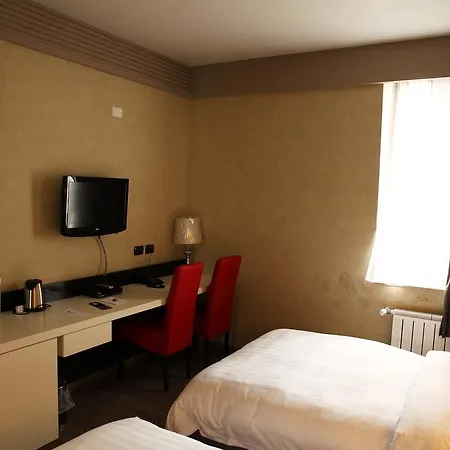 Huaxia 4* 밀라노