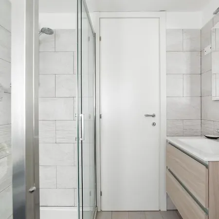 Guesthost - Piazza Tripoli Bright Apartment