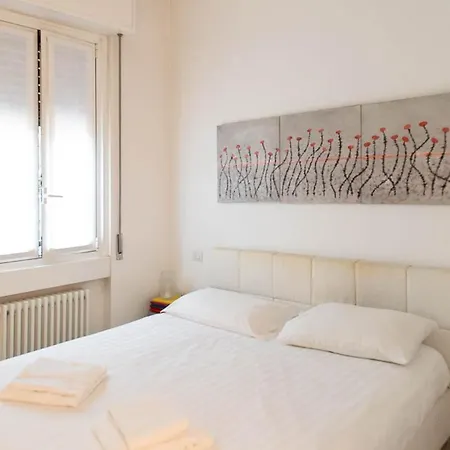 Hbhall Navigli 6b * Milão