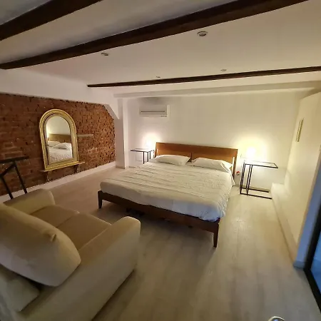 Isola - Ugo Bassi Charme Loft Apartment