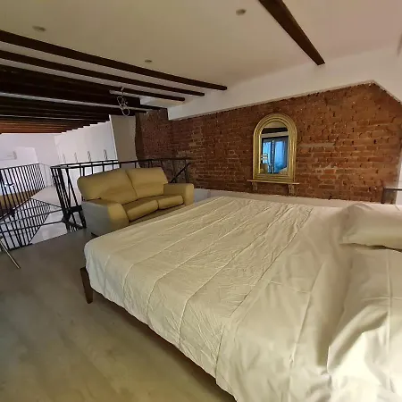 Isola - Ugo Bassi Charme Loft Apartment