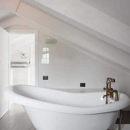 1 Bedroom & 1 Living Apt - Duomo 7 Apartment *