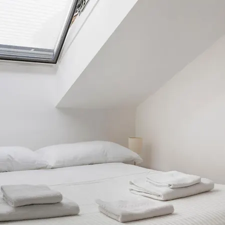 2 Bedroom 2 Bathroom Apt - Duomo 2 *