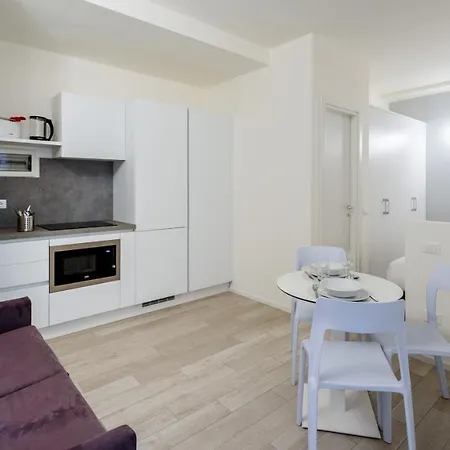 Italianway - The B Village Business Apartment *
