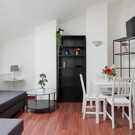 1 Bedroom & 1 Living Apt - Duomo 5 Milan
