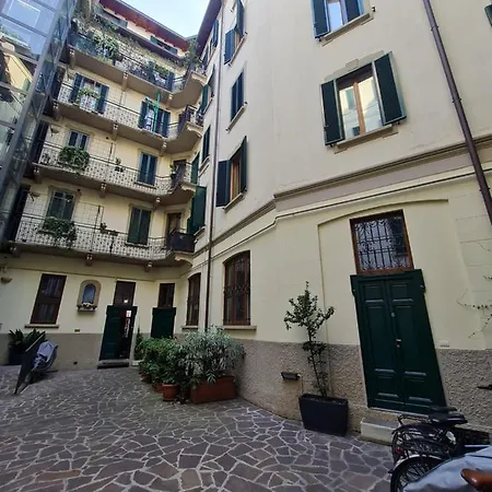 Isola - Ugo Bassi Charme Loft Apartment *