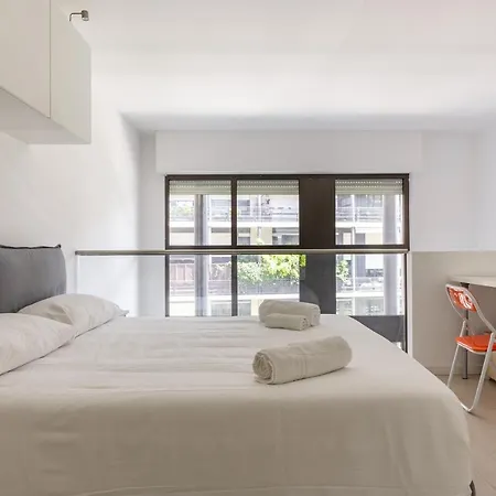 Guesthost - Elegant Loft With Balcony!